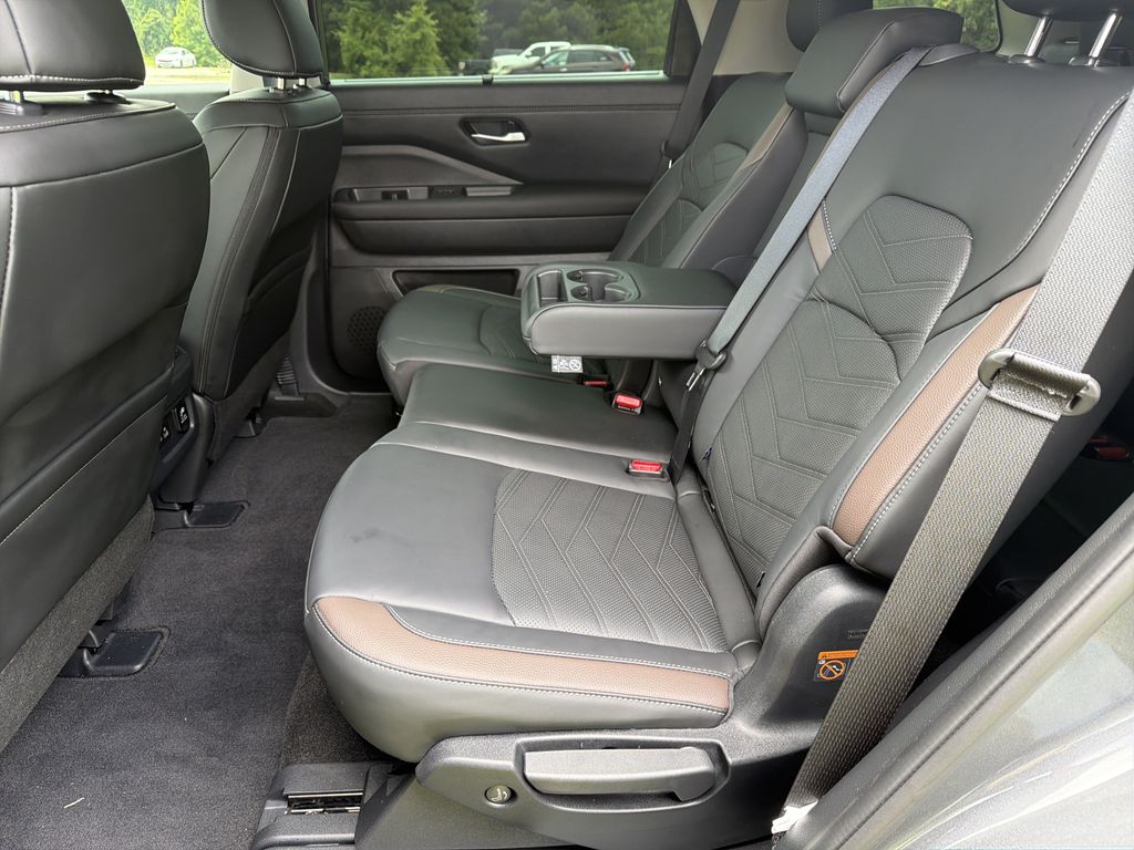 Used 2025 Nissan Pathfinder SUV