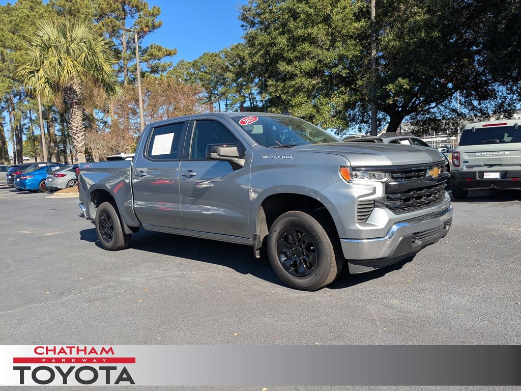 2025 Chevrolet Silverado 1500 LT's photo