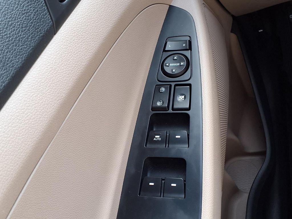 2016 Hyundai Tucson SE White at Baytown Hyundai