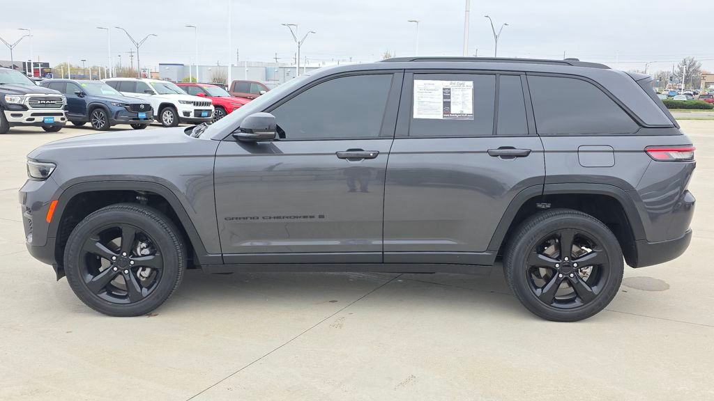 Used 2023 Jeep Grand Cherokee Altitude with VIN 1C4RJHAG1PC593973 for sale in Kansas City