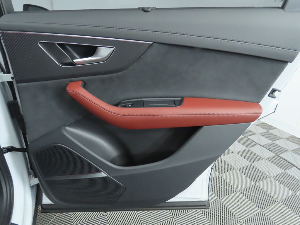 Thumbnail: 2025 Audi SQ7 - 28