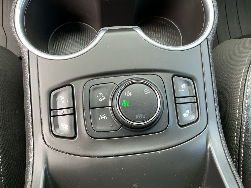 Used 2022 Silver GMC SLT image 13