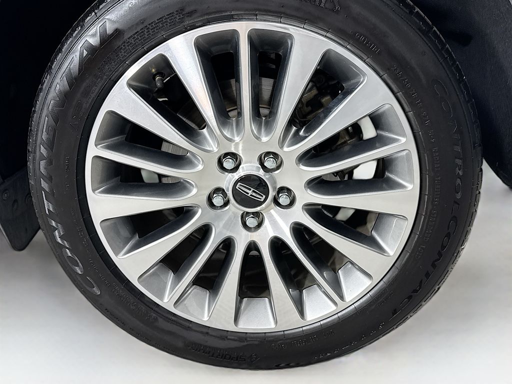 Thumbnail: 2017 Lincoln MKC - 32