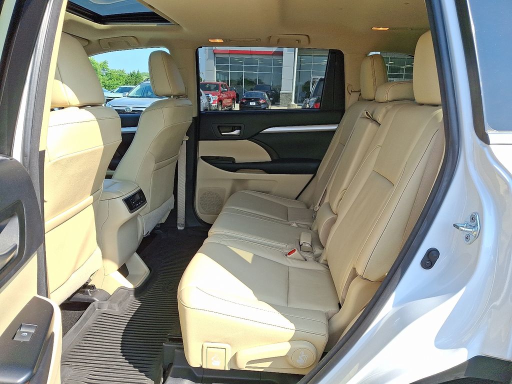 Thumbnail: 2017 Toyota Highlander - 10