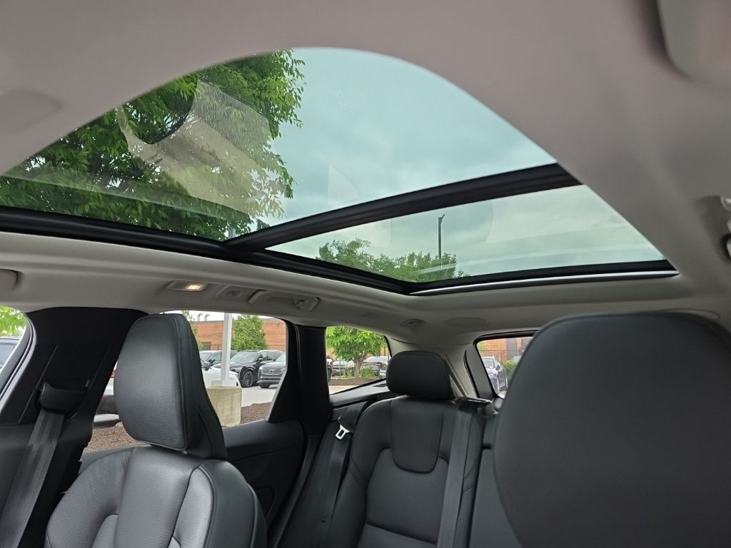 Used 2024 Gray Volvo T8 Plus Dark Theme image 10