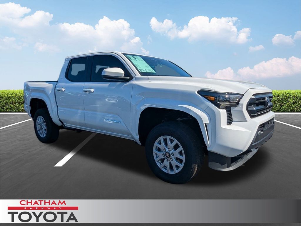 2025 Toyota Tacoma SR5's photo