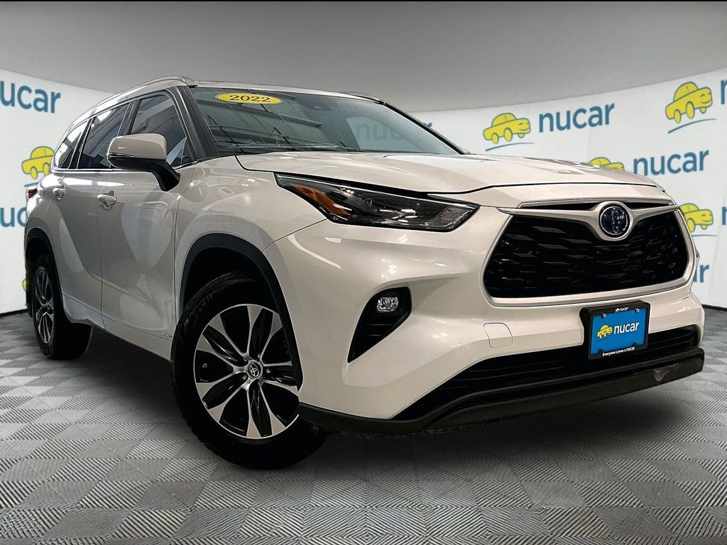 2022 Toyota Highlander Hybrid XLE AWD