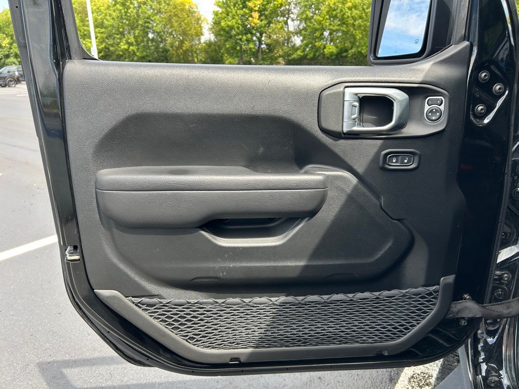 Thumbnail: 2022 Jeep Wrangler - 17