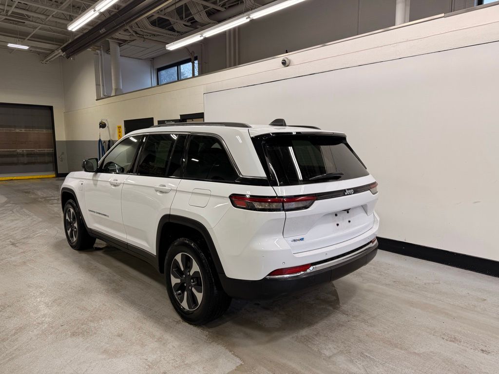 Thumbnail: 2022 Jeep Grand Cherokee - 3