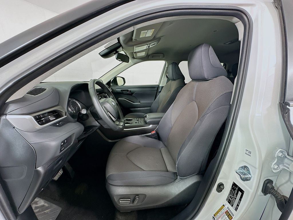 2024 Toyota Highlander LE 20