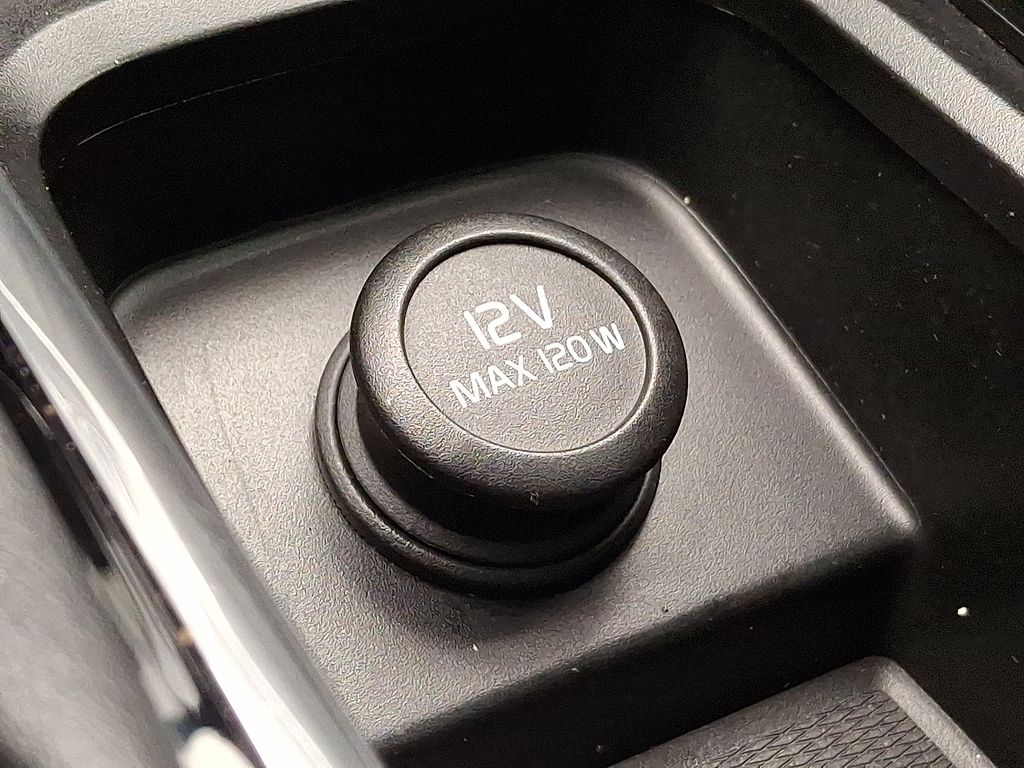 Thumbnail: 2018 Volvo XC60 - 24