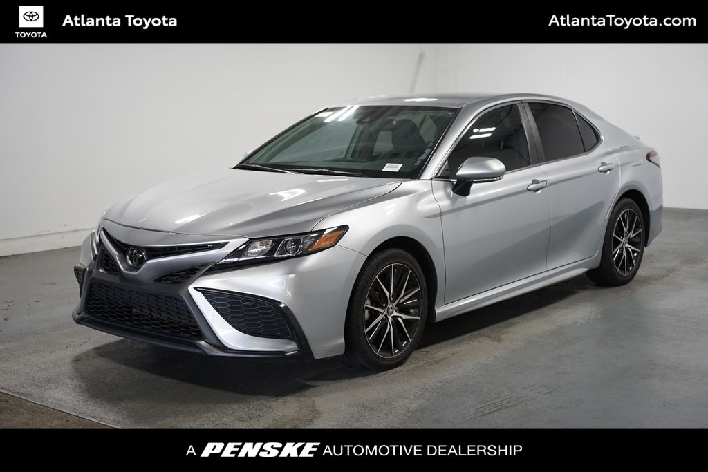 2024 Toyota Camry SE Hero Image