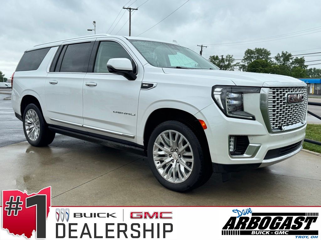 White Frost Tricoat 2023 GMC Yukon XL Denali 4WD SUV / Crossover Four-Wheel Drive