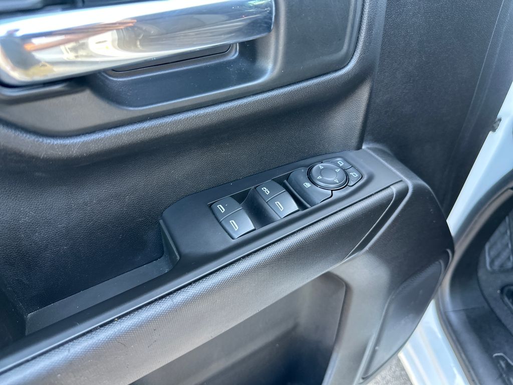 Used 2024 White Chevrolet Custom image 22