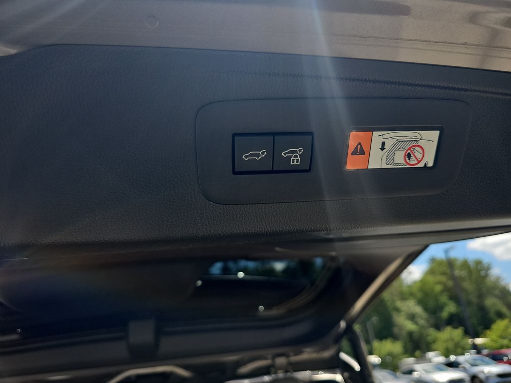 Used 2025  Toyota Base image 13