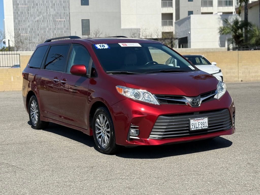 2018 Toyota Sienna XLE 7-Passenger FWD with Auto-Access Seat