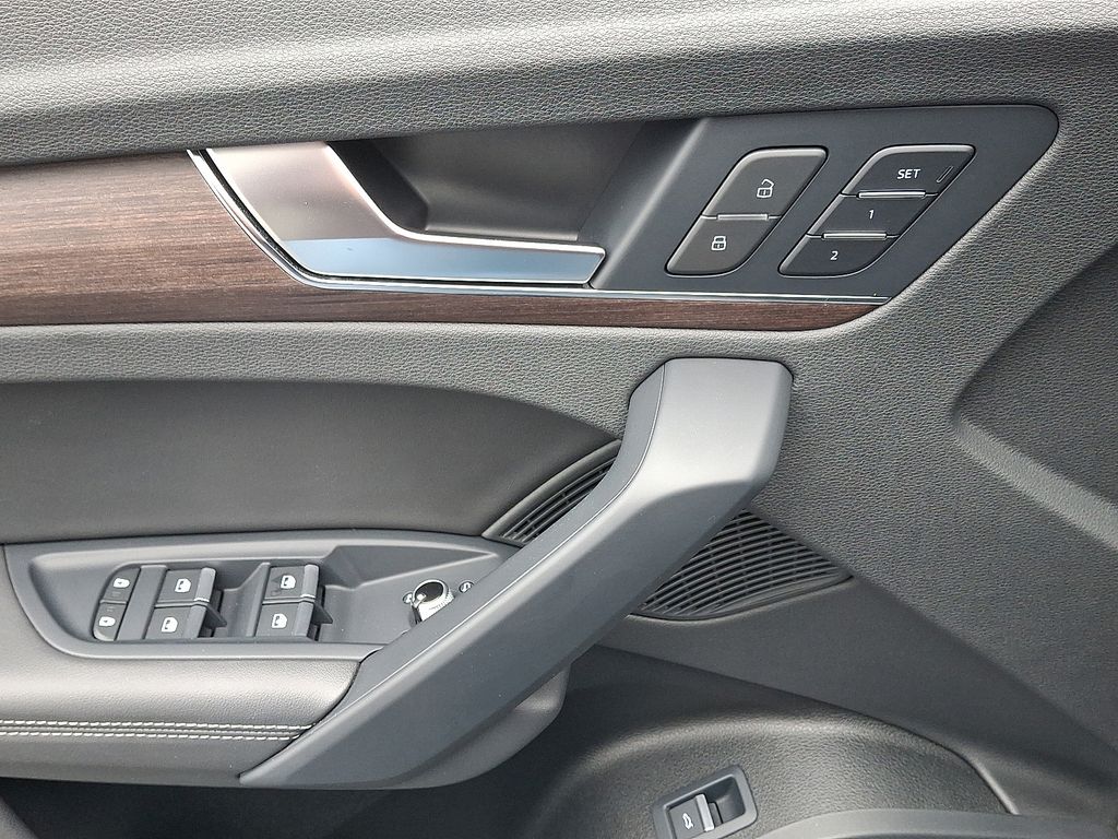 Thumbnail: 2021 Audi Q5 - 12