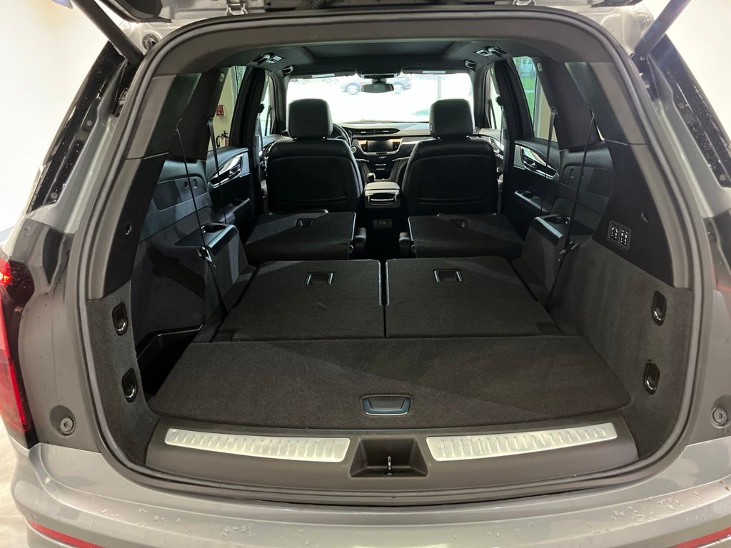 used 2024 Cadillac XT6 car, priced at $43,500