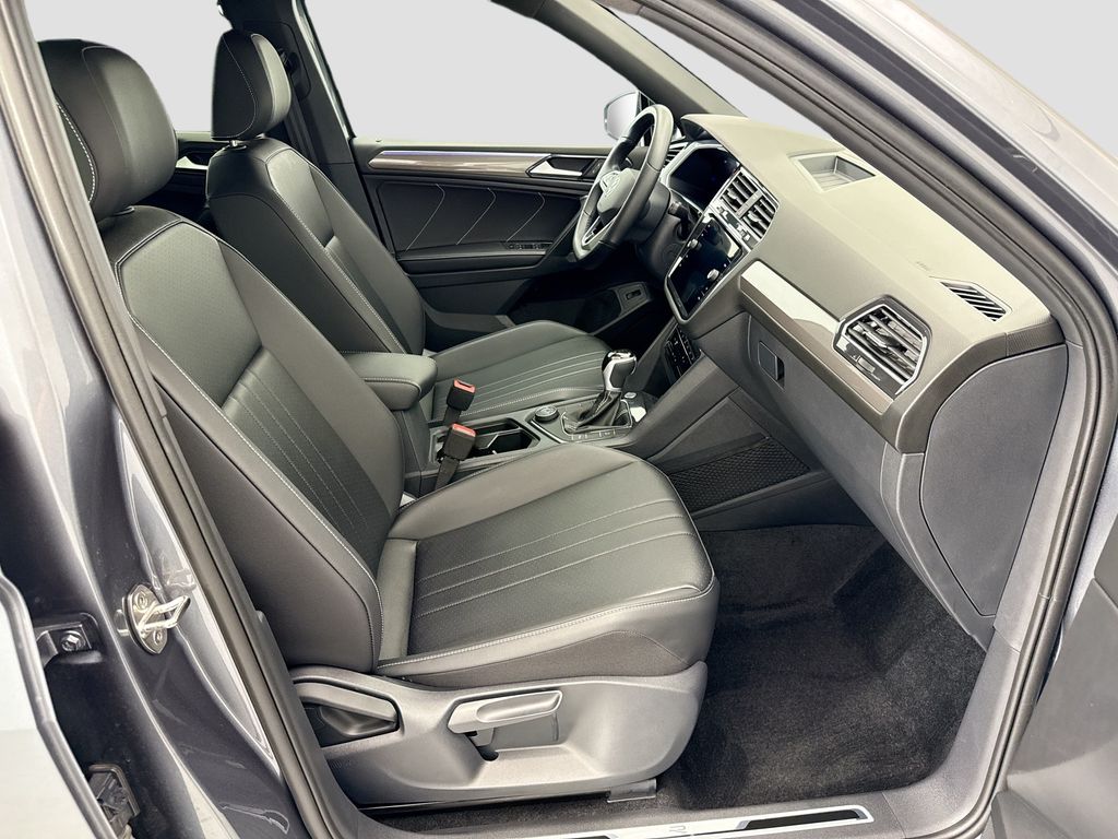 Thumbnail: 2024 Volkswagen Tiguan - 18
