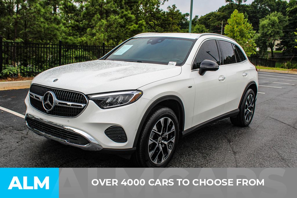 Used 2025 White Mercedes-Benz GLC 350e image 3