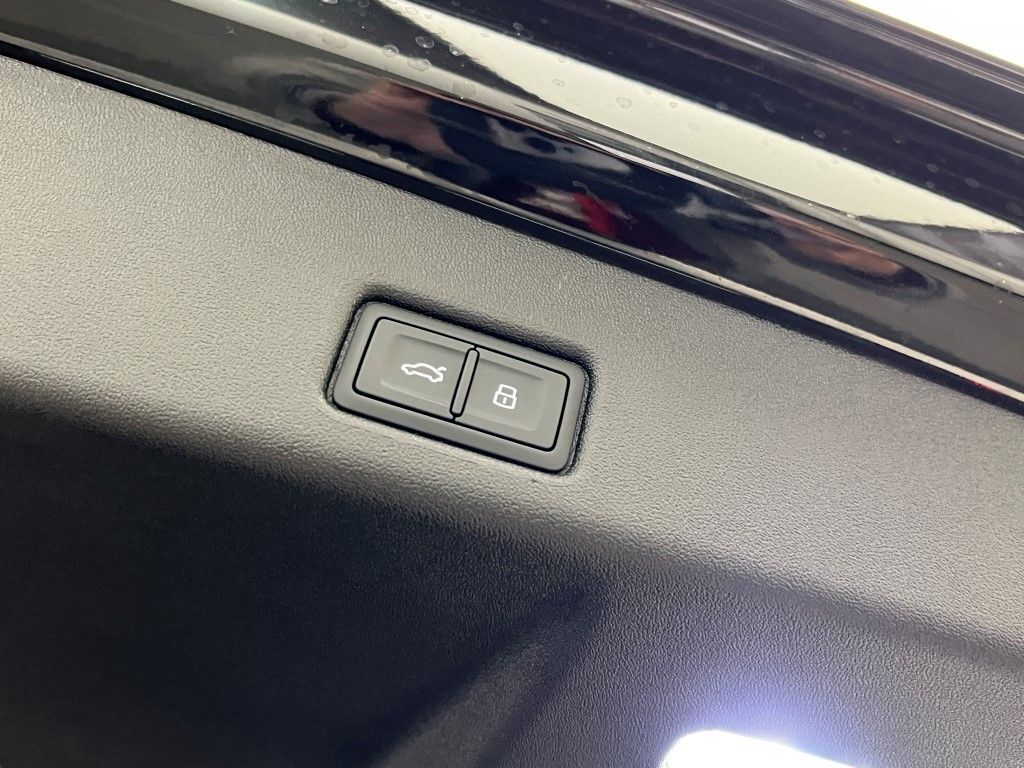 Thumbnail: 2025 Audi Q5 - 11