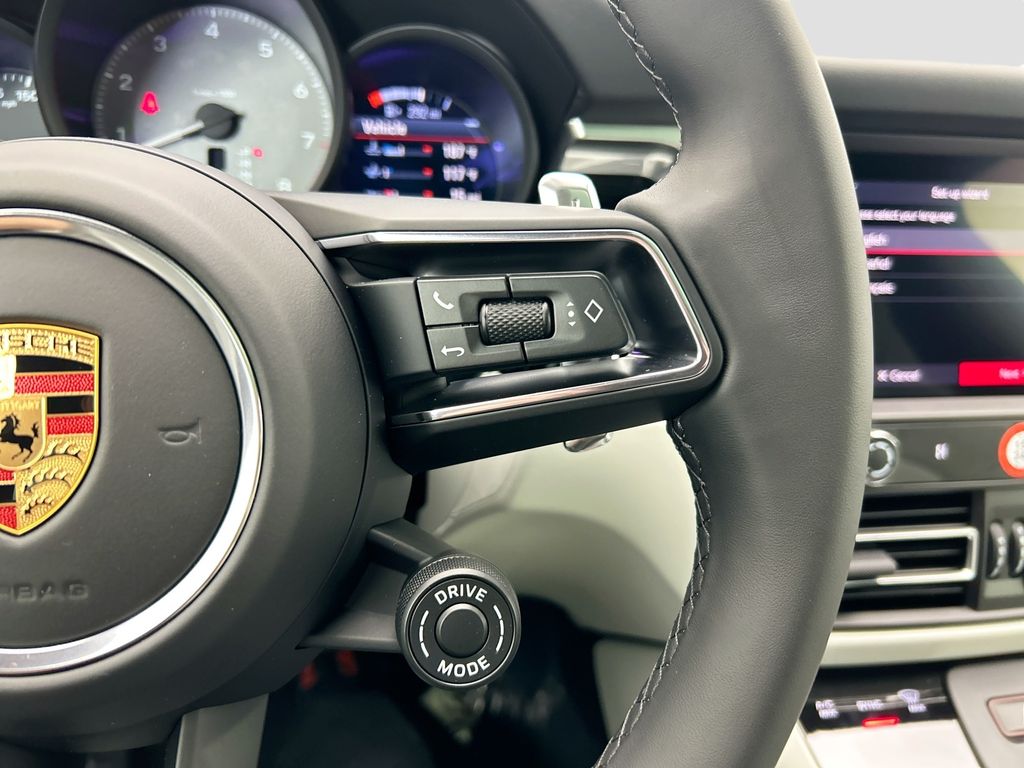 Thumbnail: 2026 Porsche Macan - 15