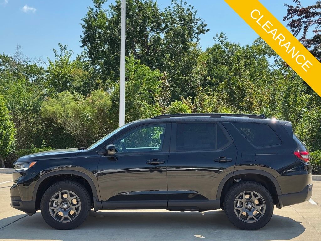 2025 Honda Pilot TrailSport Black at Community Honda