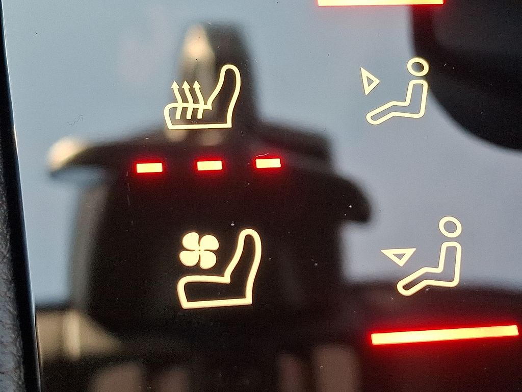 Thumbnail: 2026 Porsche Macan - 22