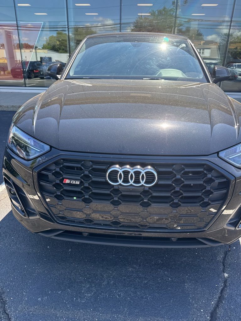 Thumbnail: 2022 Audi SQ5 - 5