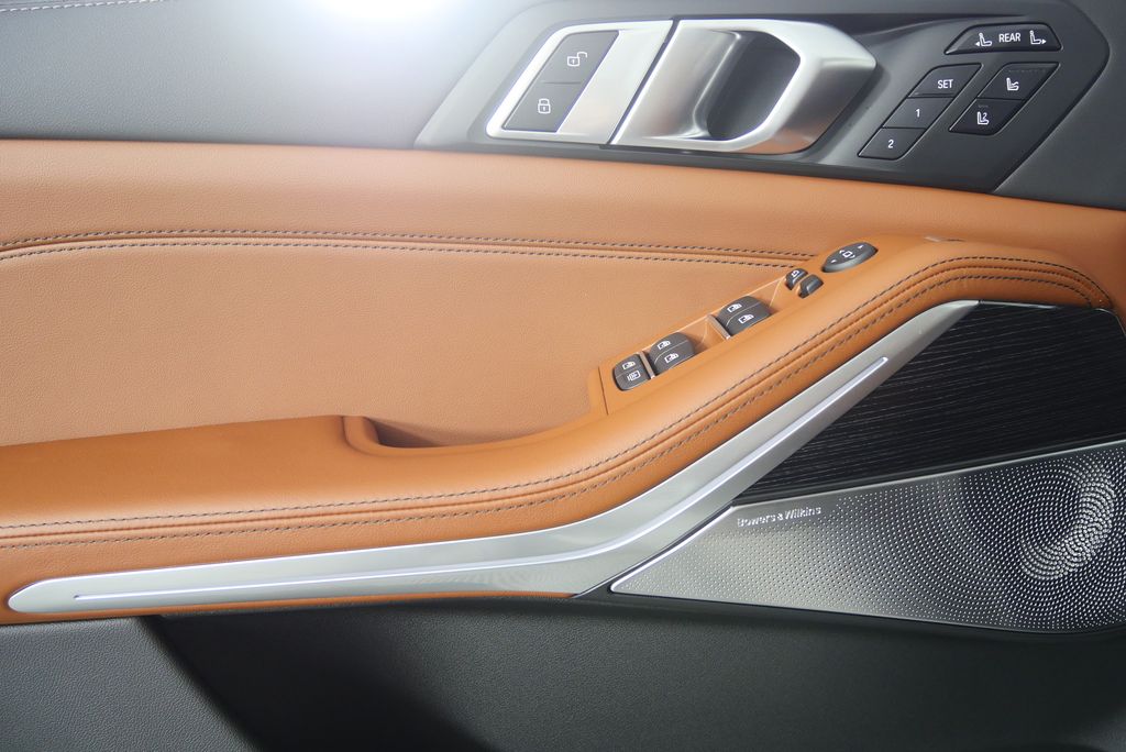Thumbnail: 2026 BMW X7 - 8