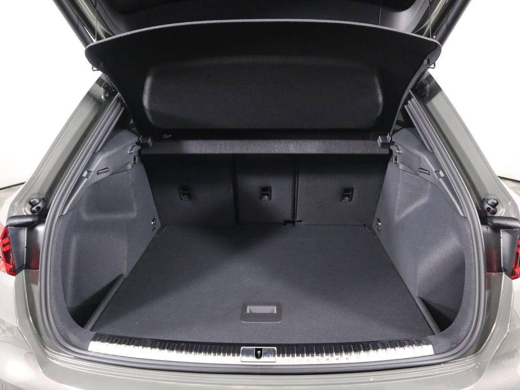 Thumbnail: 2025 Audi Q3 - 30