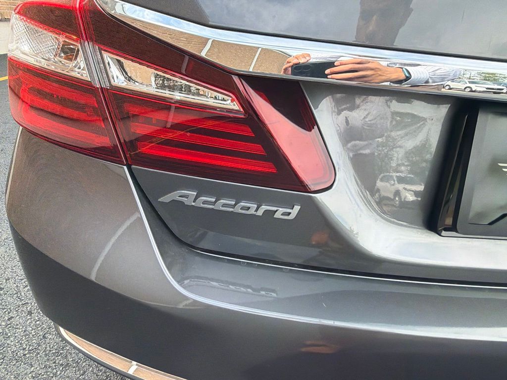 Used 2017 Gray Honda EX-L image 8