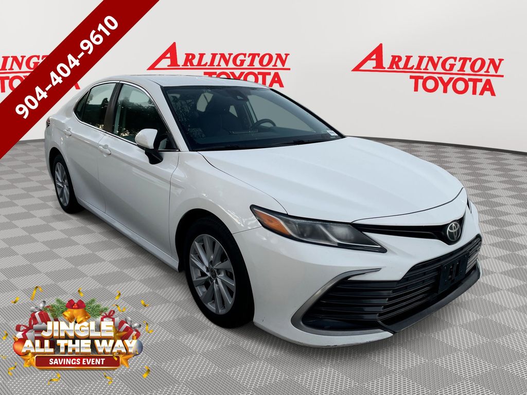 2021 Toyota Camry LE's photo