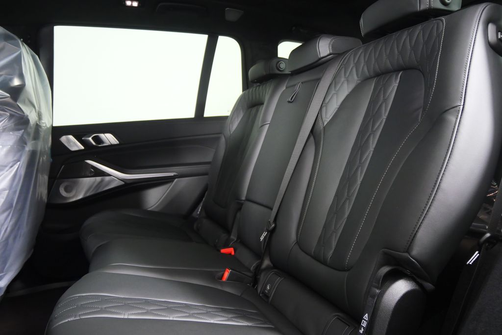 2026 BMW X7 M60i 16