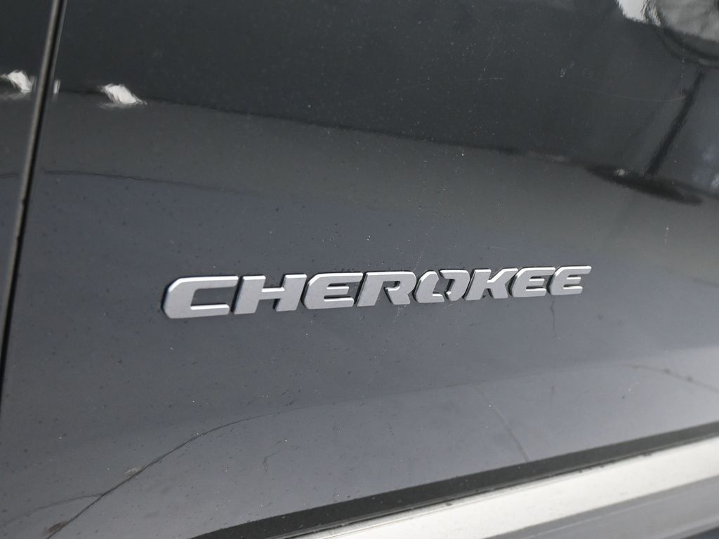 New 2026 Diamond Black Crystal Pearlcoat Jeep Laredo image 26