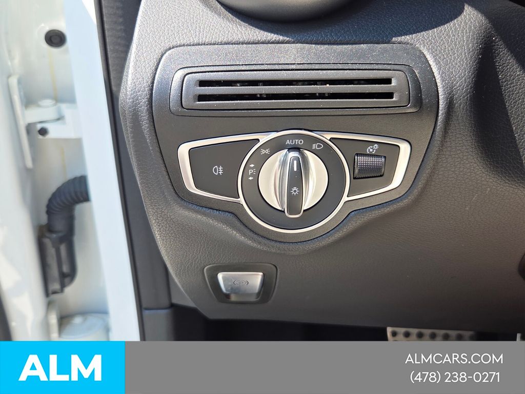Used 2022 White Mercedes-Benz GLC 300 Coupe image 27