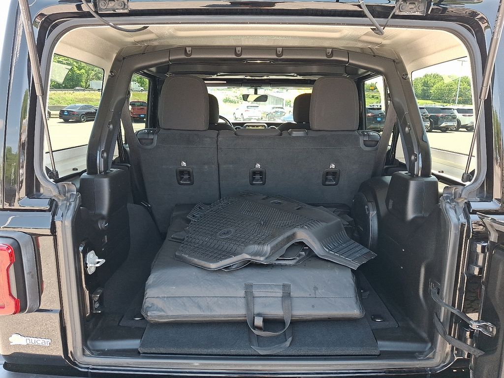 2022 Jeep Wrangler — photo 29