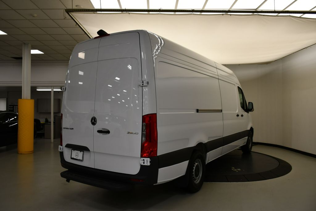 Thumbnail: 2025 Mercedes-Benz Sprinter - 7