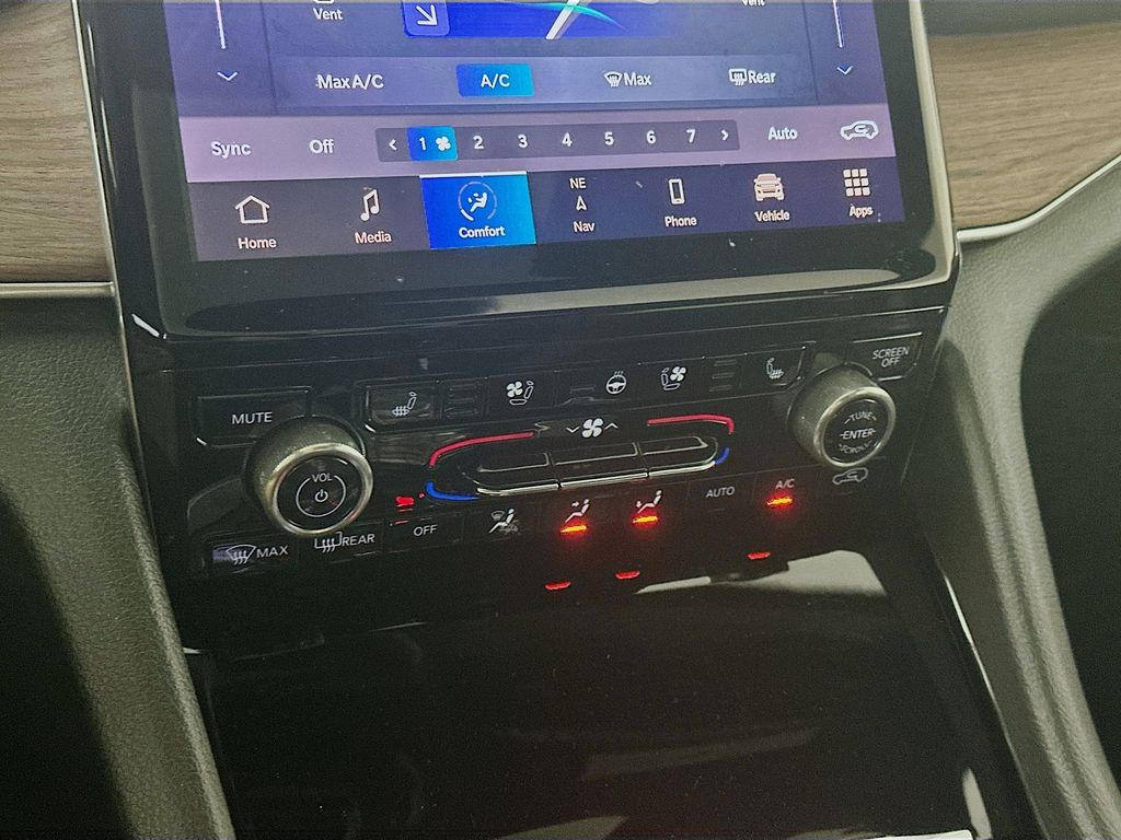 Used 2022 Gray Jeep Summit 4xe image 18