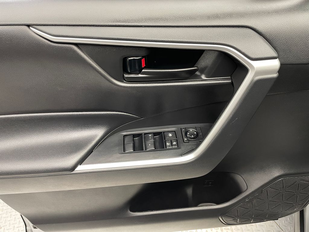 2023 Toyota RAV4 LE 9