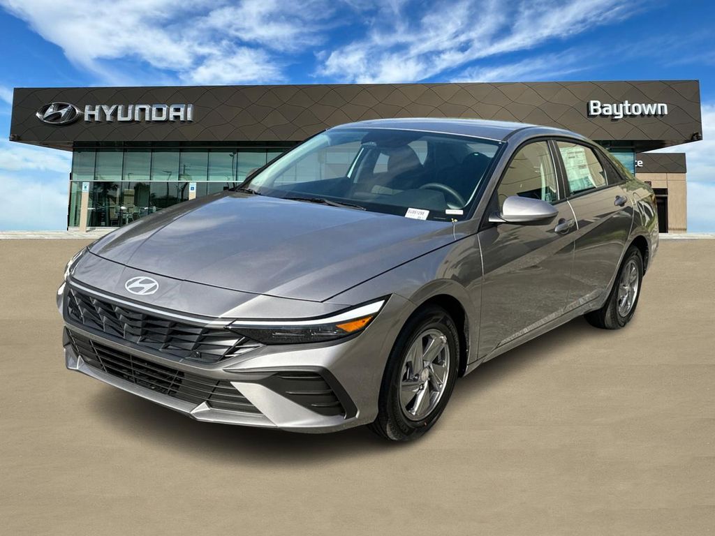 2025 Hyundai Elantra SE - 0