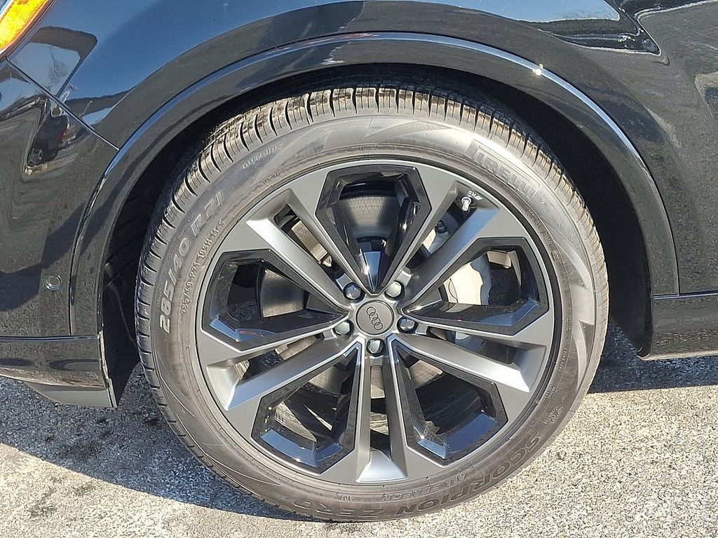 Thumbnail: 2026 Audi Q7 - 5