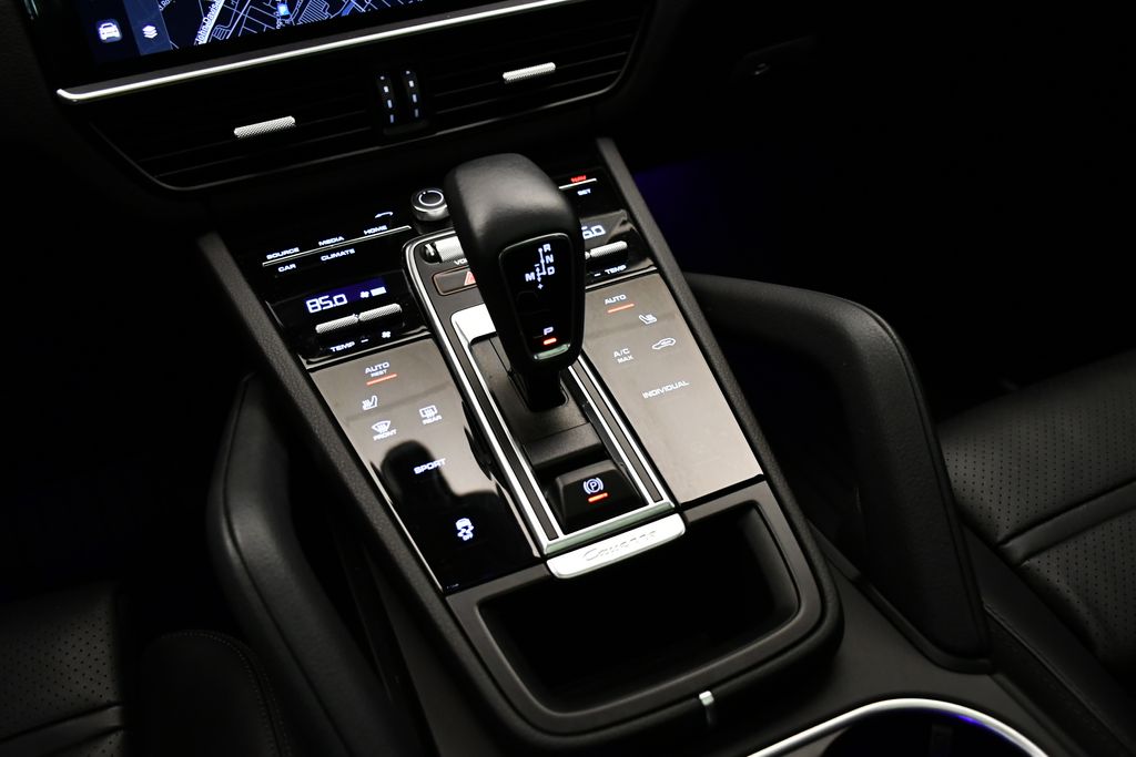 Thumbnail: 2022 Porsche Cayenne - 32