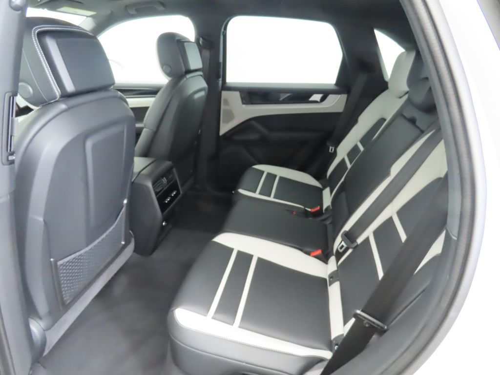 Thumbnail: 2025 Porsche Cayenne - 24