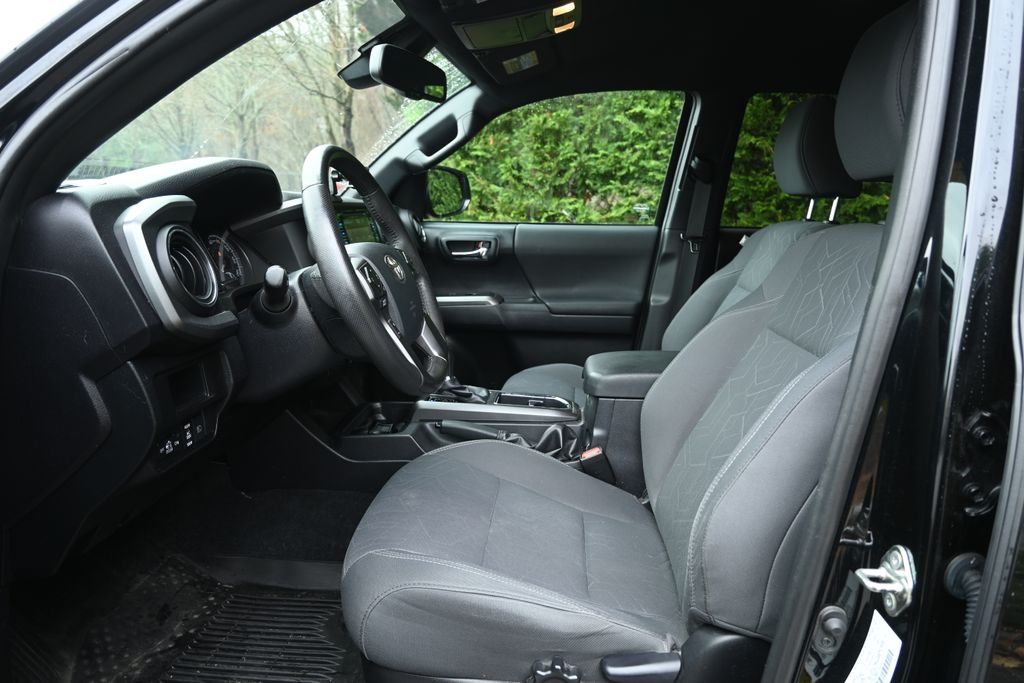 Thumbnail: 2019 Toyota Tacoma - 3