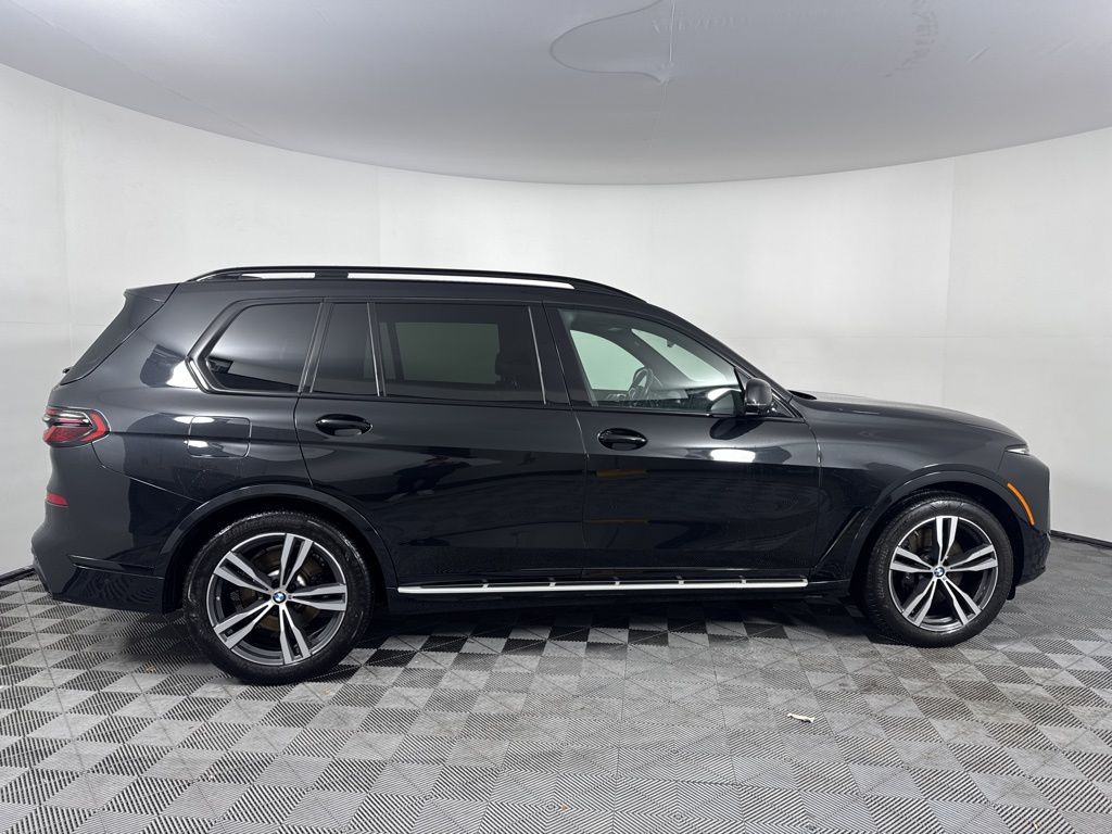Thumbnail: 2023 BMW X7 - 4