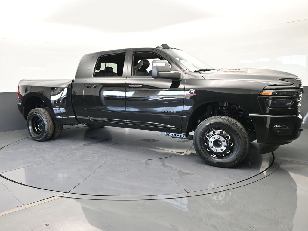 New 2026 Diamond Black Crystal Pearlcoat Ram Laramie image 8