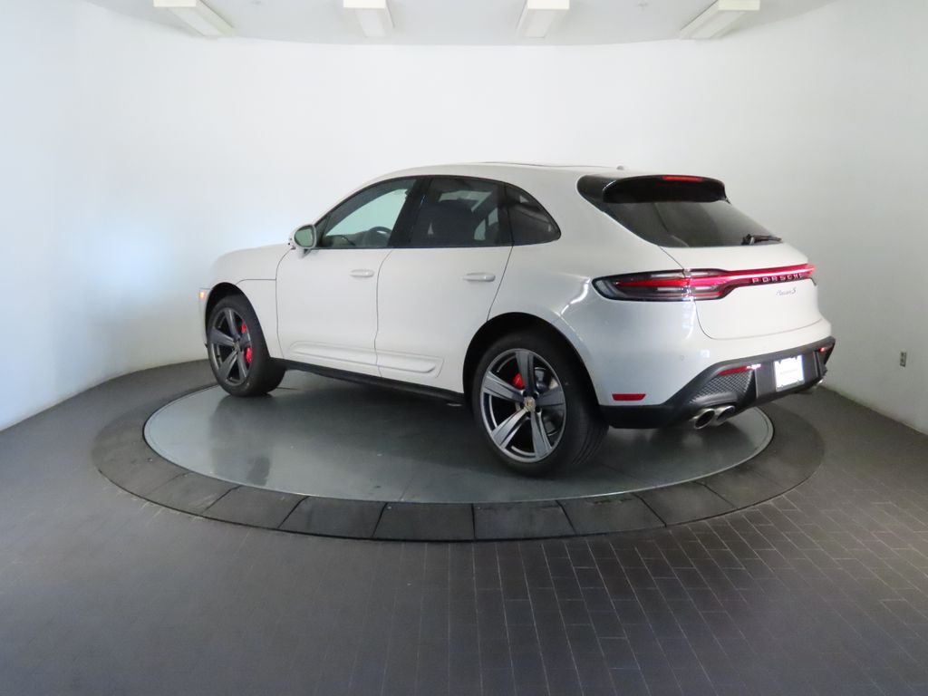 Thumbnail: 2026 Porsche Macan - 3