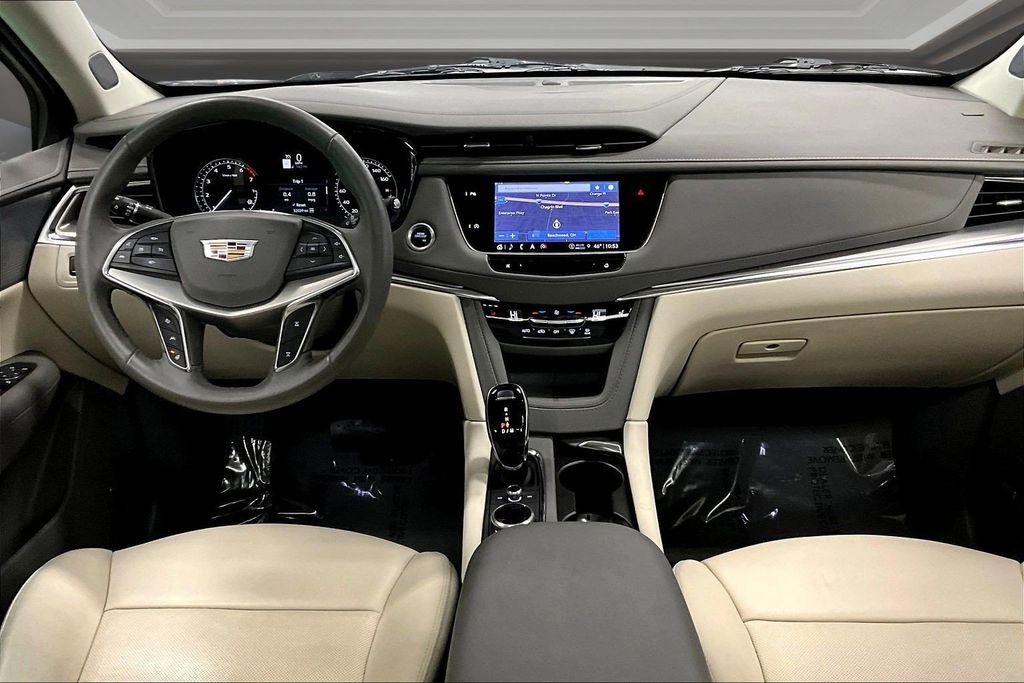 View vehicle photo 7