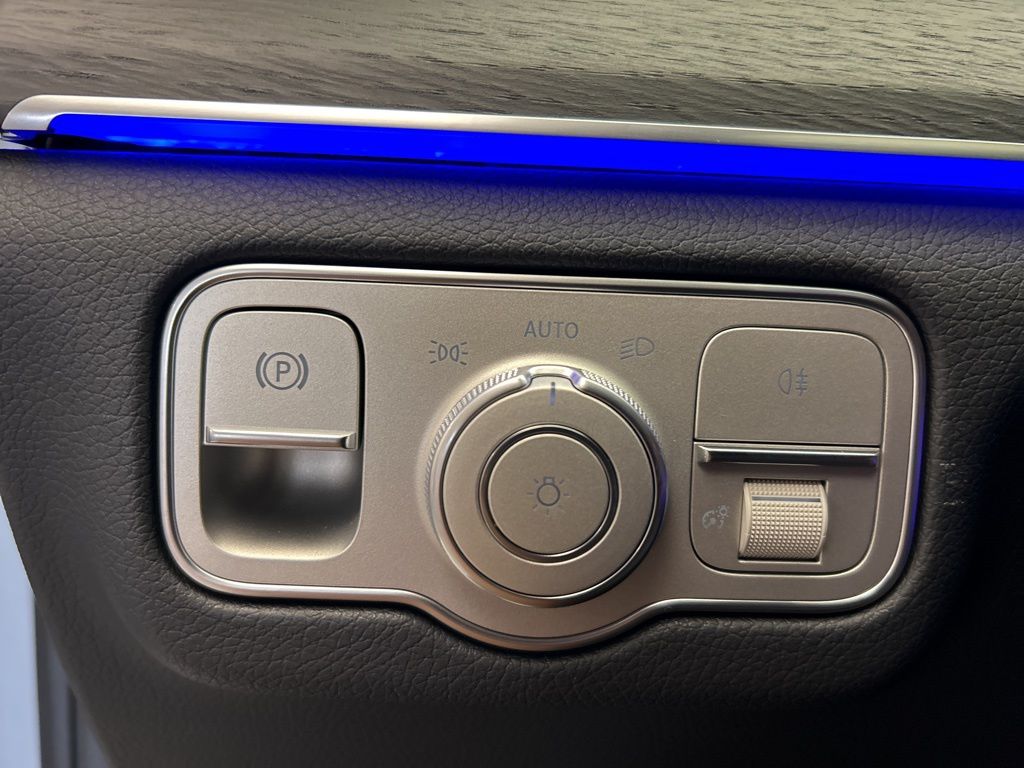 Thumbnail: 2026 Mercedes-Benz GLS - 21